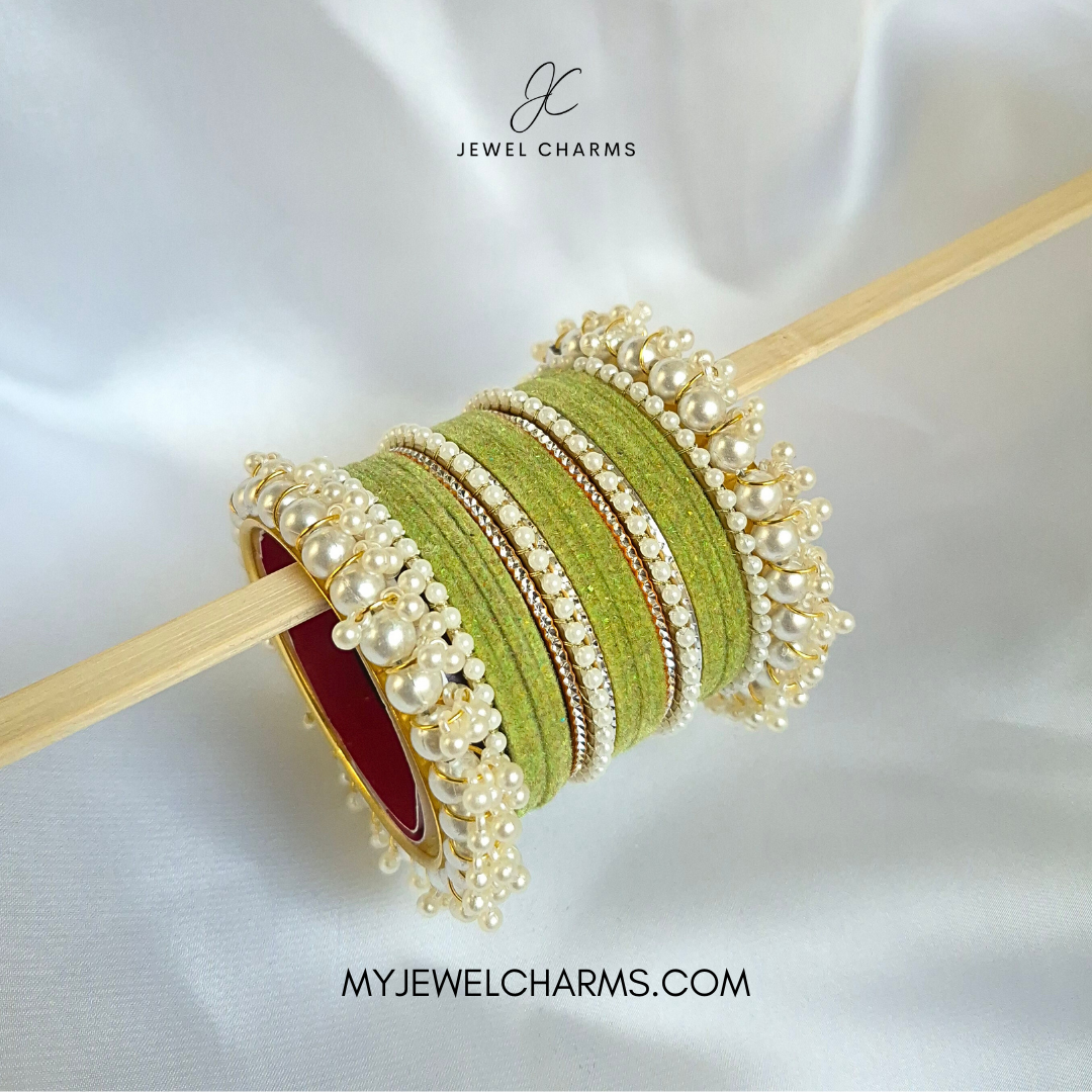Light Green Silver Karra Tetra Gajra Set