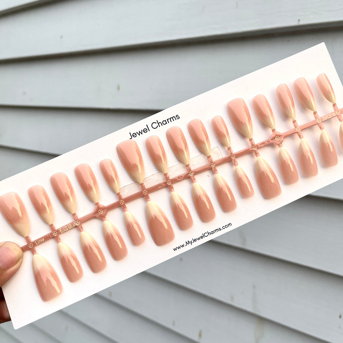 Hyper realistic viral nails jc 22832 Nails pack with free applicator kit