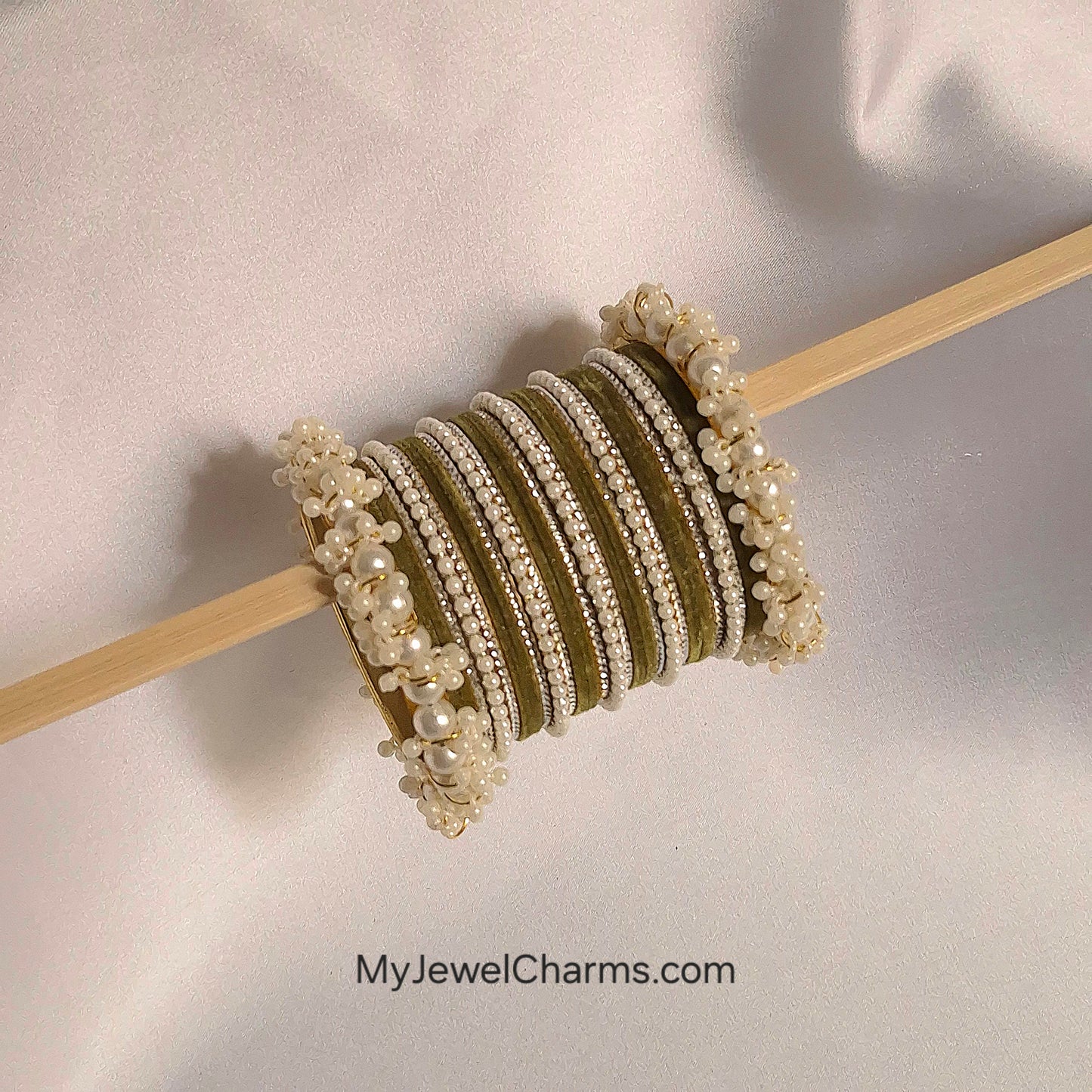 Light Green pink velvet penta pearl with silver bangles