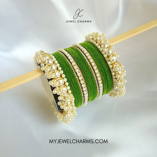 Green Silver Karra Tetra Gajra Set