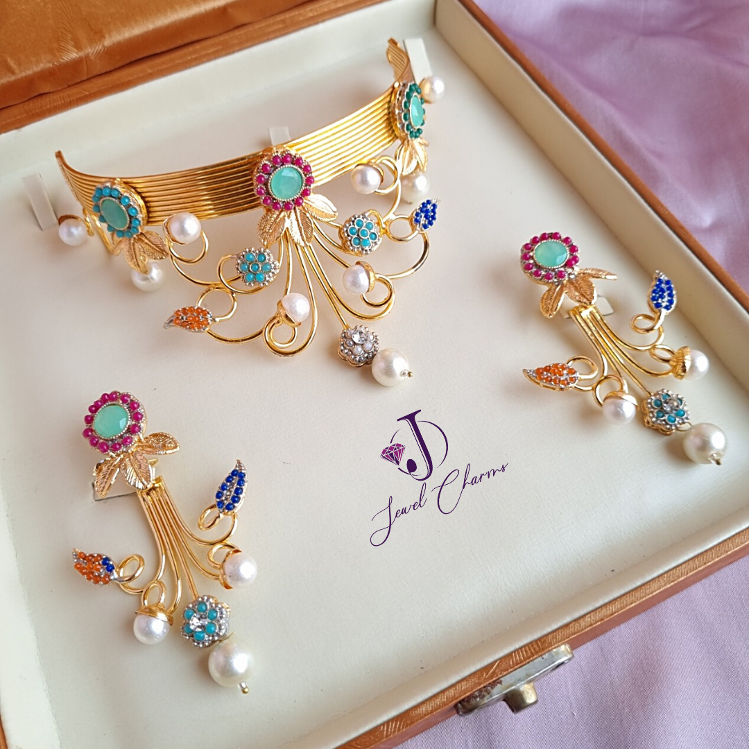 Queen's neckpiece and earrings set