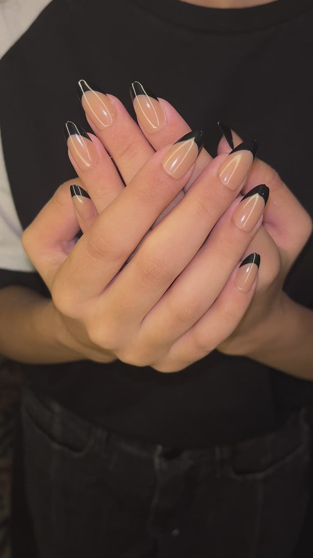 Nfs09 Noir Tip Almond Press-On Nails (24 Nails) with free nail kit