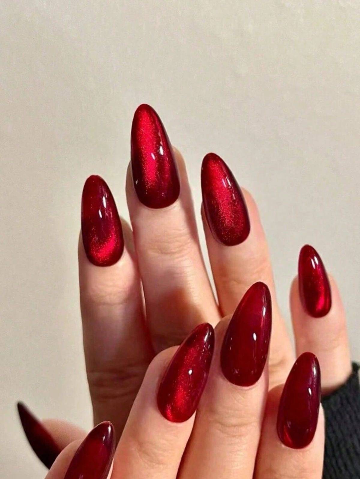 JC104 Red Almond Cat-Eye Medium Length – 24 Nails Pack with Free Nail Kit