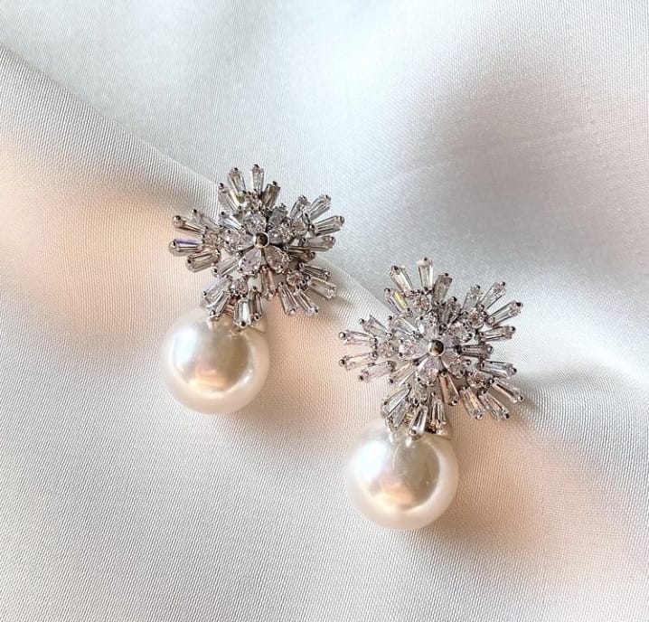 JC178 SnowFlake Mega Pearl Zircon Flower - Jewel Charms